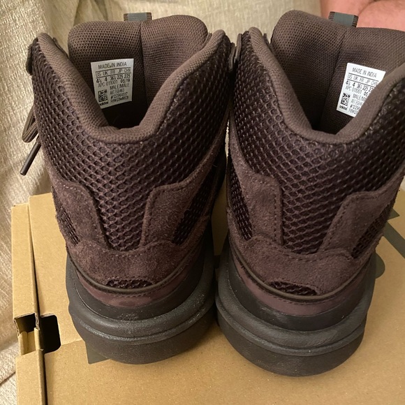 Yeezy Desert Boots (oil) - Picture 3 of 5